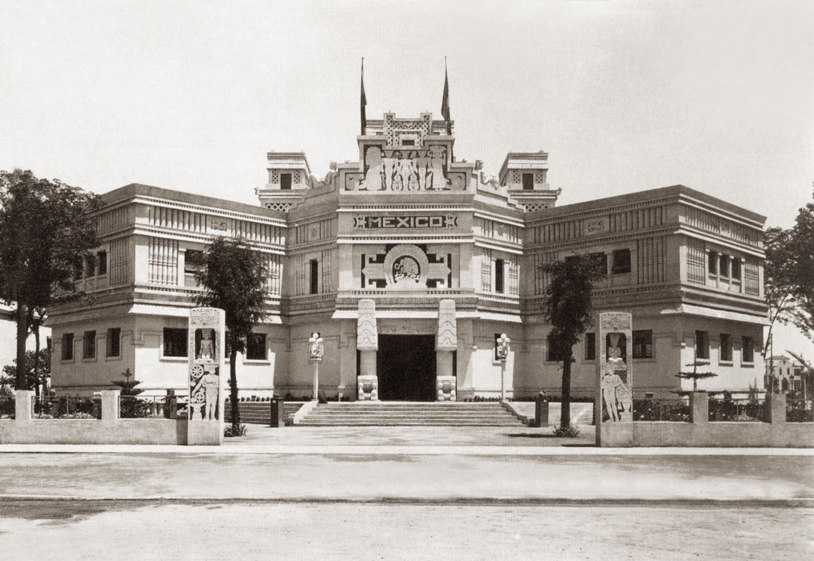 Foto antigua del Pabellón de México